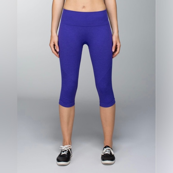 Lululemon In The Flow Crop II - Picture 2 of 3